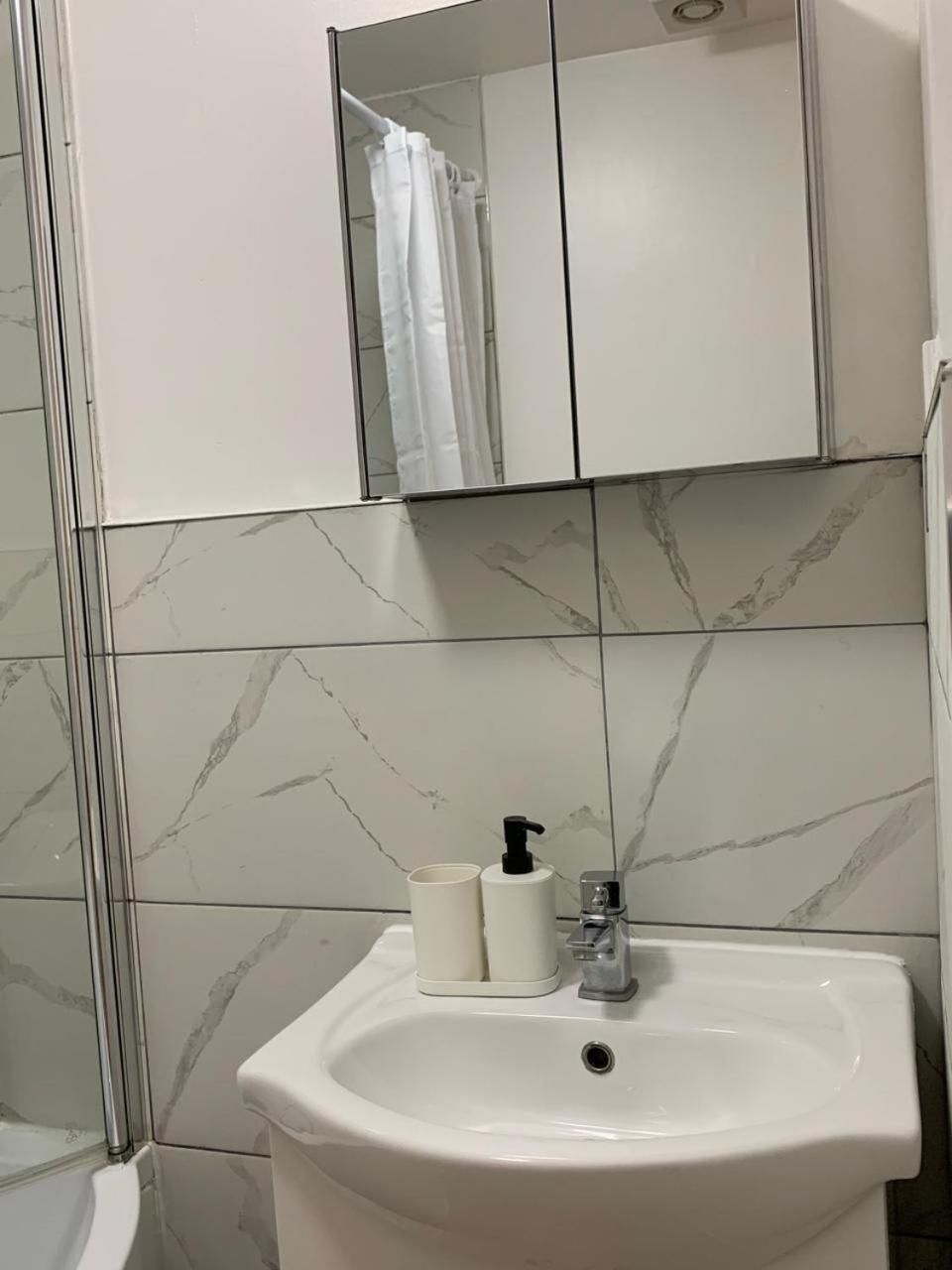 Cobbold Court Share Flat Apartment London Bagian luar foto